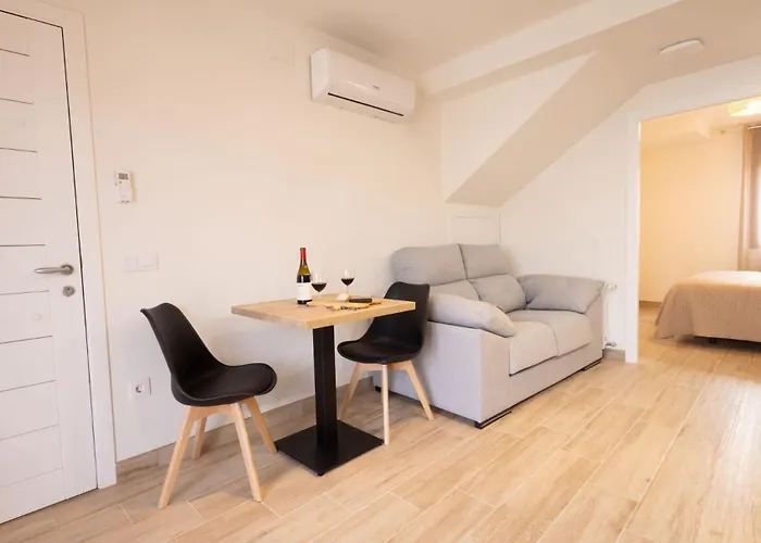 El Sueno Del Buho 5. Un Con Chimenea